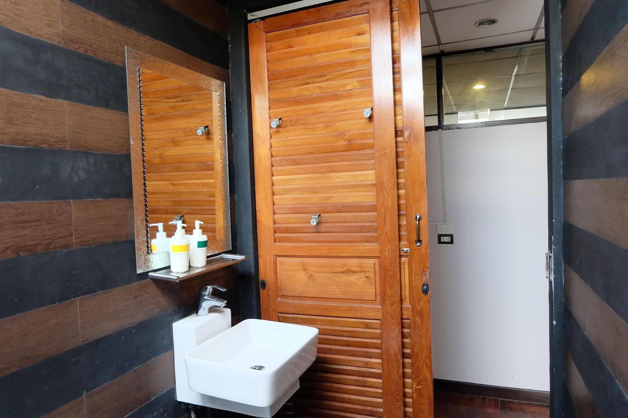 Tiny Hostel 방콕 외부 사진